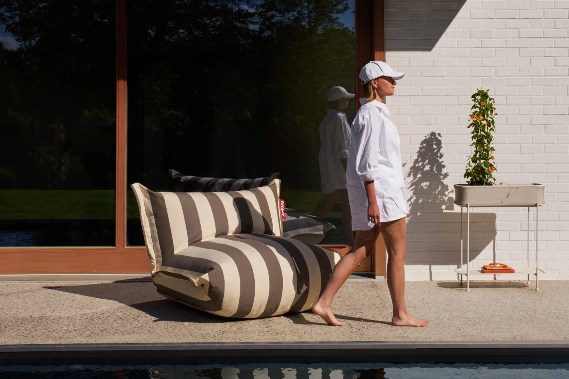 the BonBaron Outdoor Loungestoel voor buiten, bruin, 120x120x75 cm